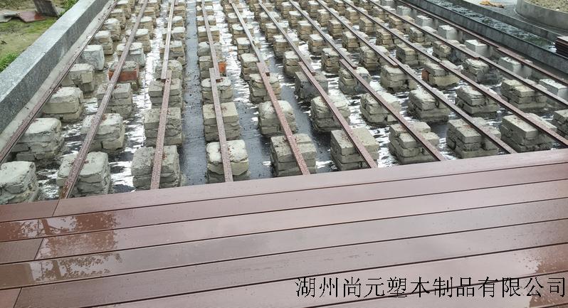 如何鑒別選擇塑木地板廠家
