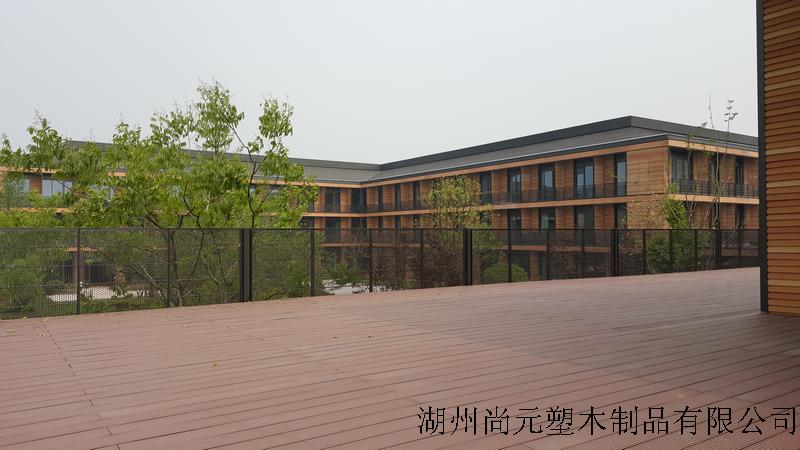 塑木地板是新型的地板材質